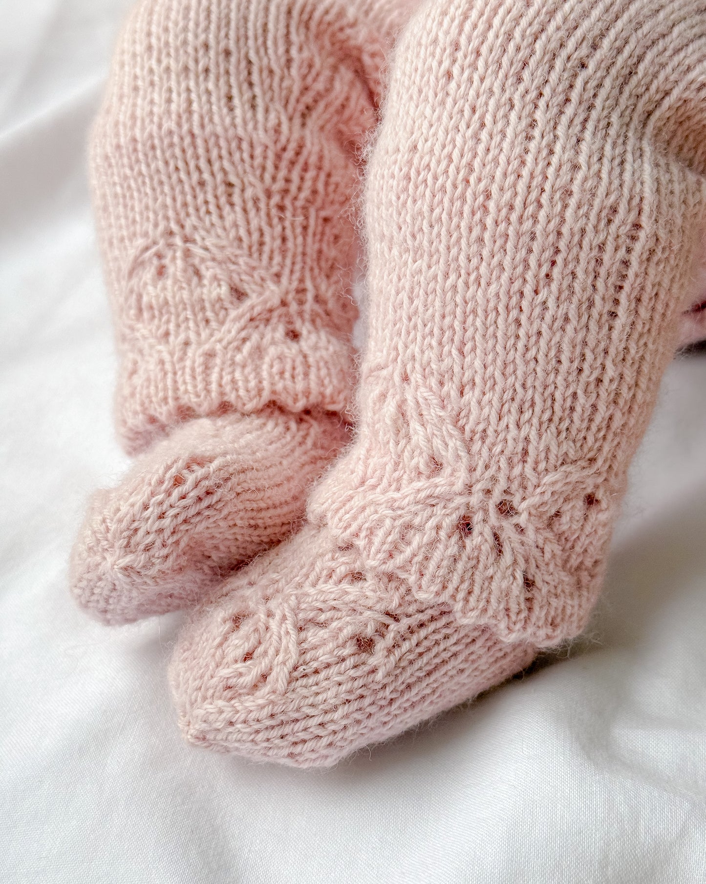 Inez Hentesett med kyse og strømper