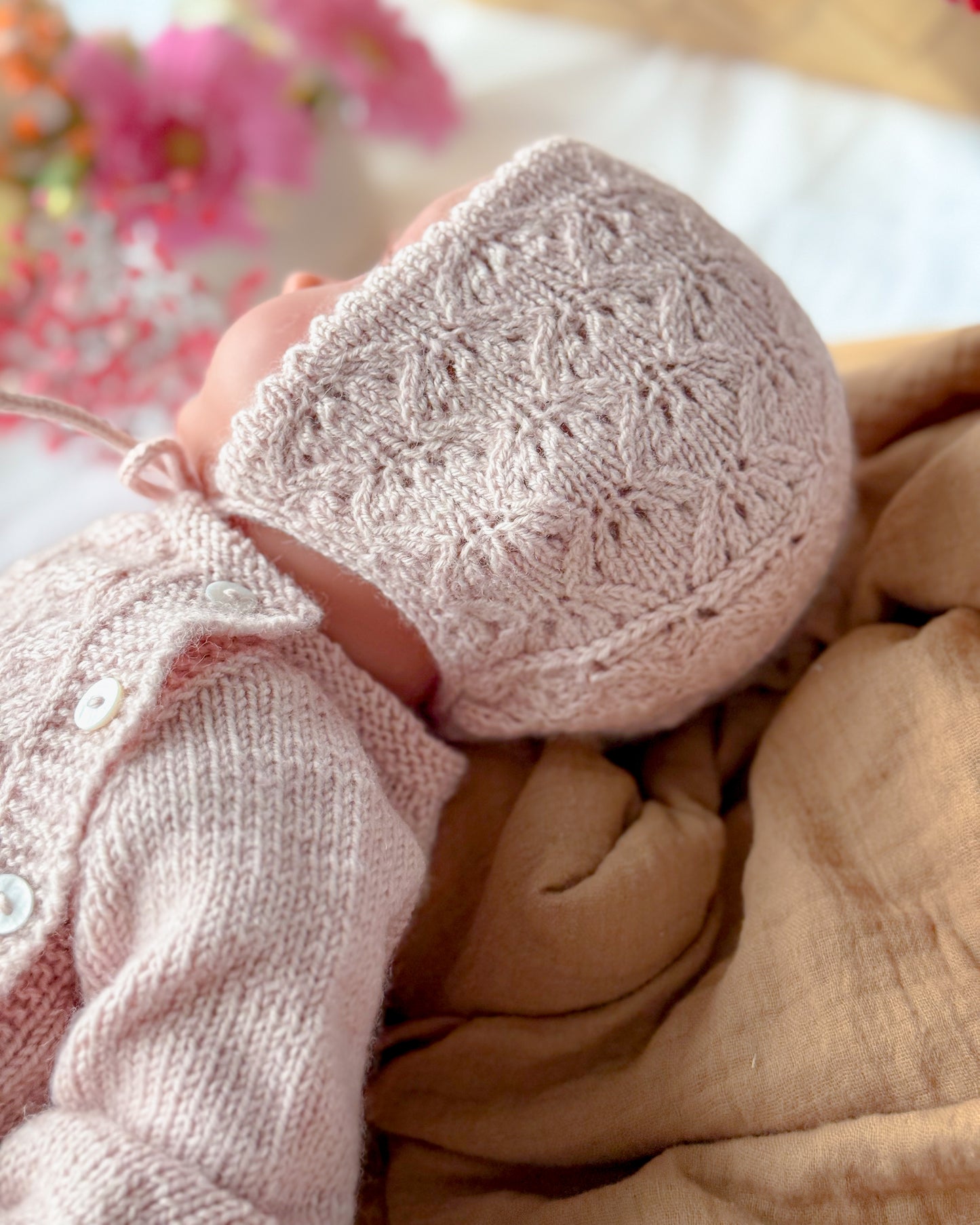 Inez Hentesett med kyse og strømper