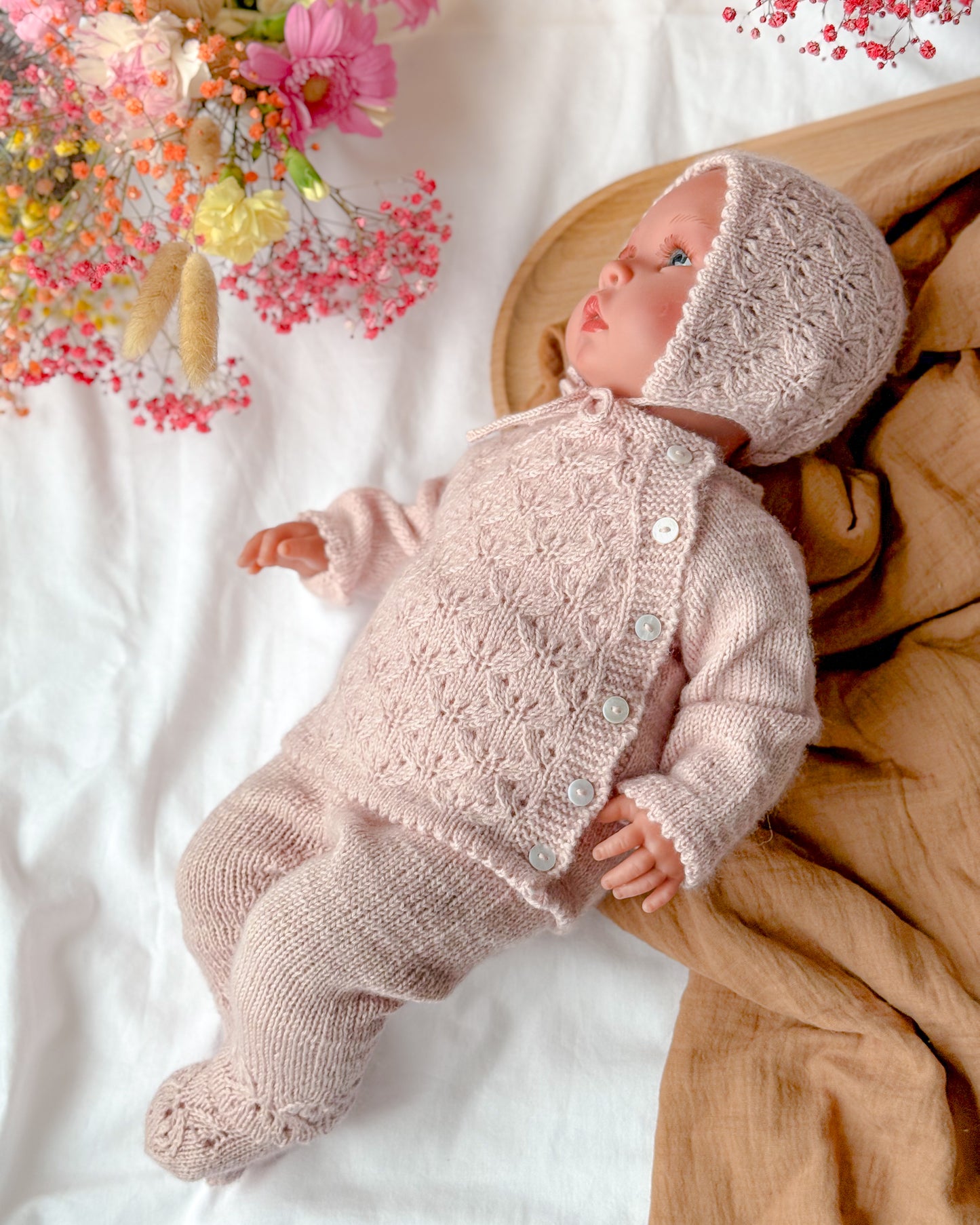 Inez Hentesett med kyse og strømper